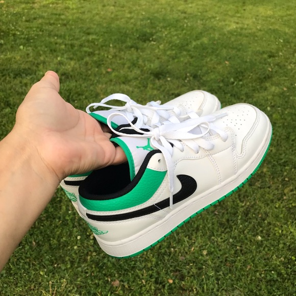 AIR JORDAN 1 LOW (GS) 4.5 YOUTH - Picture 4 of 16